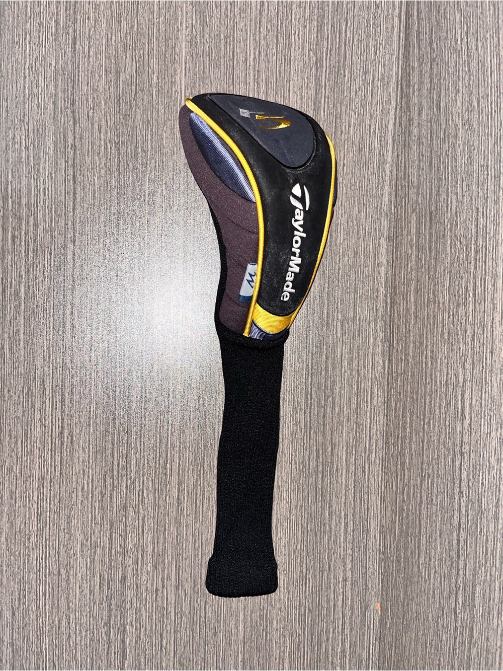 TaylorMade Men’s Golf Club Headcover in Black and Yellow R5 Driver head